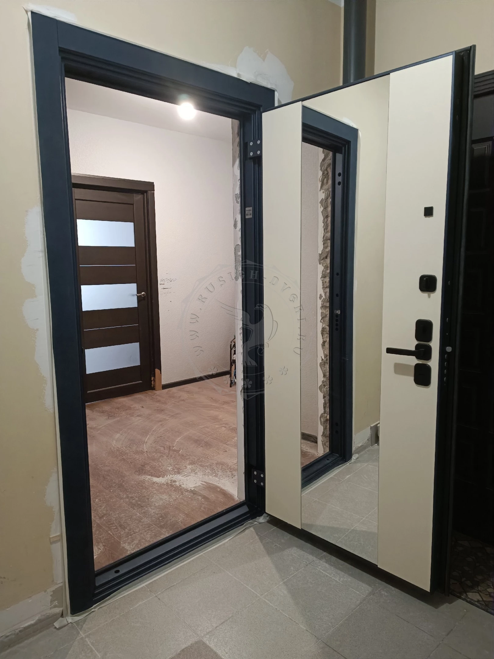 Стальная дверь МДФ с зеркалом ДЗМ-530    фото 3